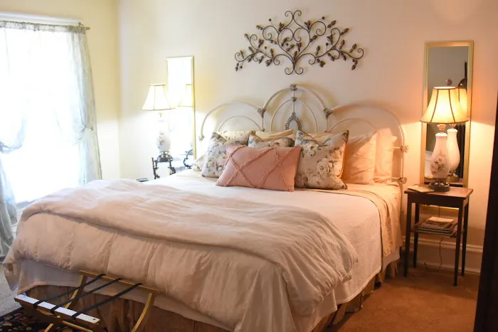 Kelly Suites on Broadway 4