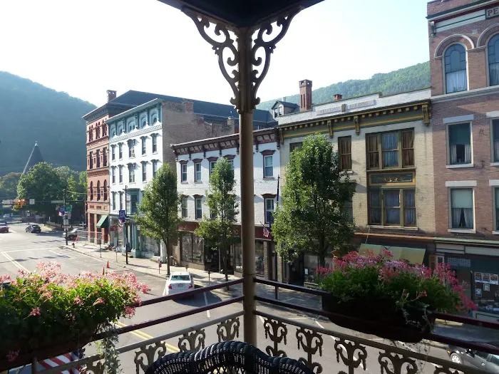 The Inn At Jim Thorpe 4