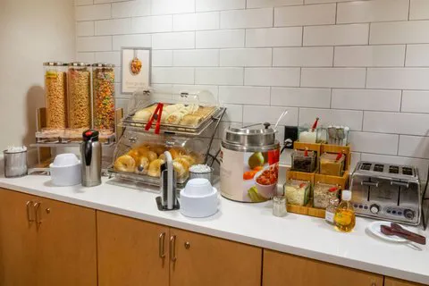 Fairfield Inn & Suites Hazleton 4