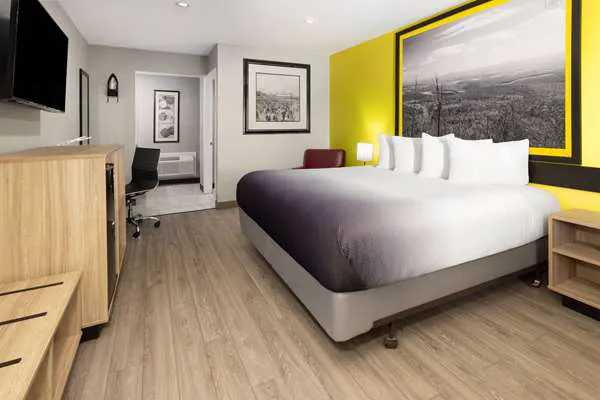 Super 8 by Wyndham Hazleton 4