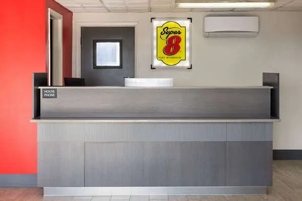 Super 8 by Wyndham Hazleton 4