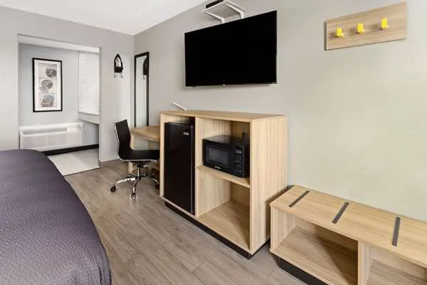 Super 8 by Wyndham Hazleton 4