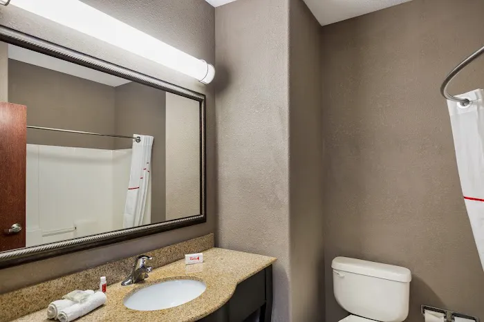 Red Roof Inn & Suites Bloomsburg – Mifflinville 4