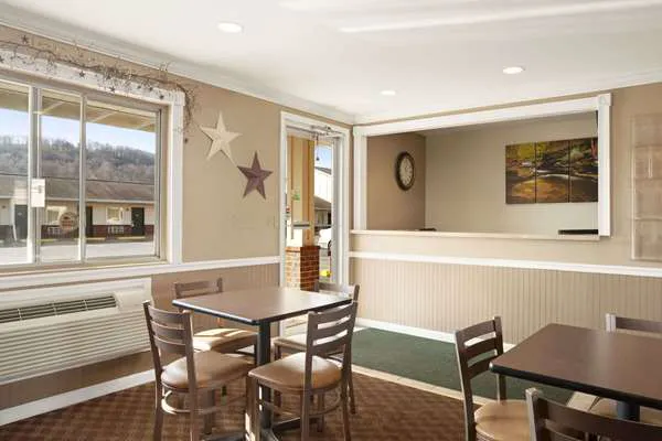 Super 8 by Wyndham Mifflinville Near Bloomsburg 4