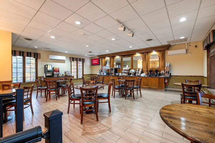 Red Roof Inn & Suites Hazleton 4