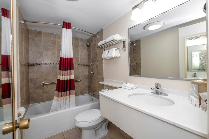 Red Roof Inn & Suites Hazleton 4