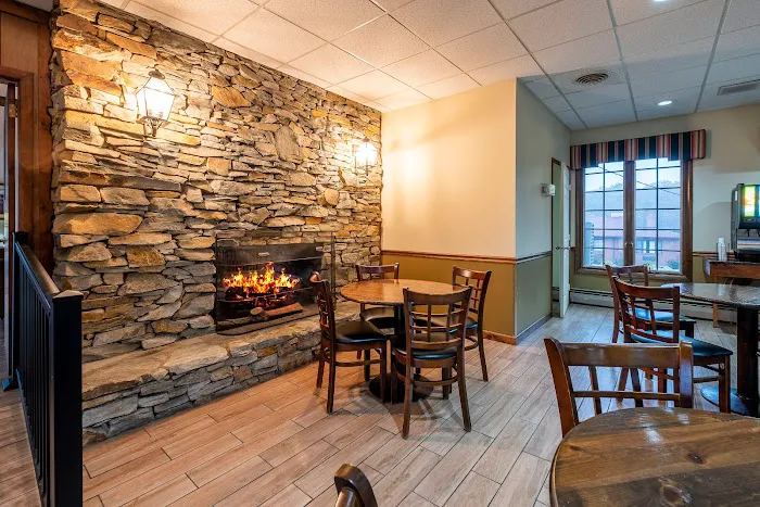 Red Roof Inn & Suites Hazleton 4