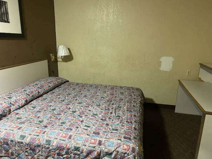 Travel Inn Motel 5