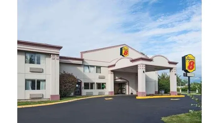 Super 8 by Wyndham Hartford 5
