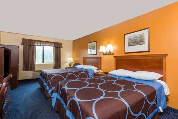 Super 8 by Wyndham Hartford 5