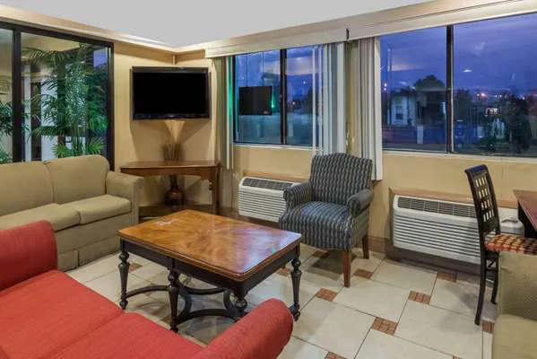 Super 8 by Wyndham Hartford 5