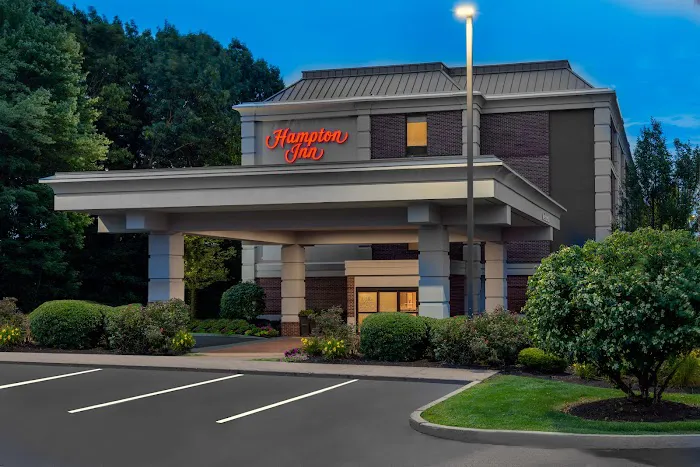 Hampton Inn Hartford/Airport 4