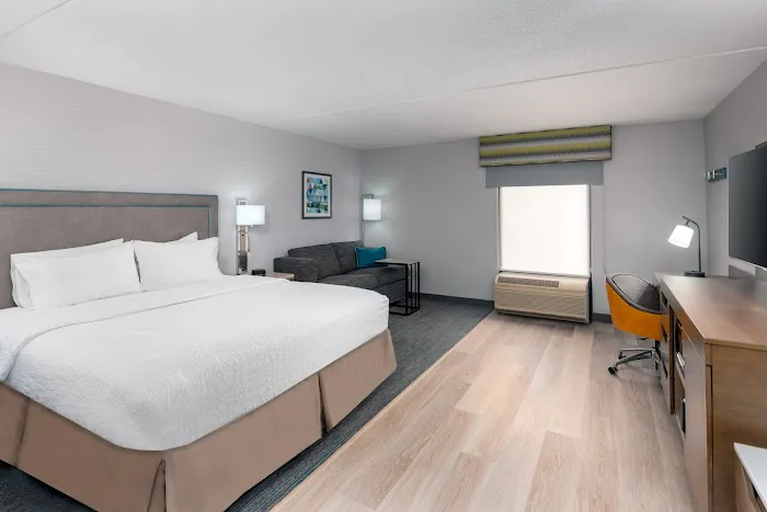 Hampton Inn Hartford/Airport 4