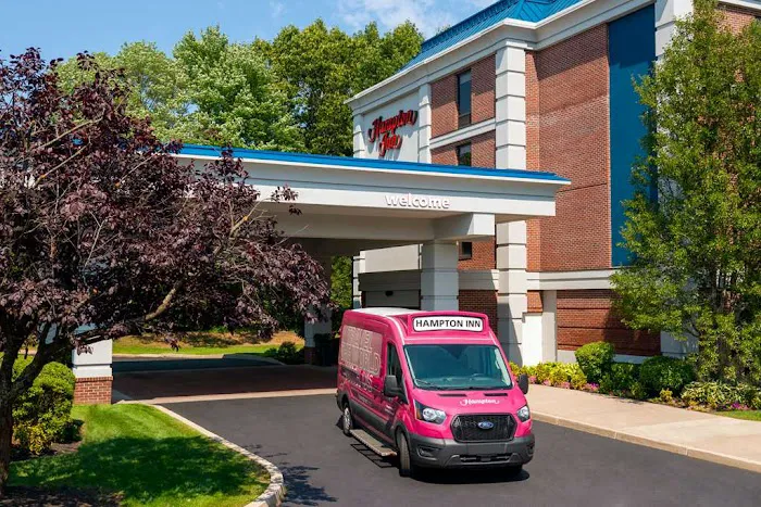 Hampton Inn Hartford/Airport 4