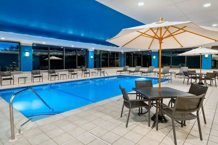 Hampton Inn Hartford/Airport 4