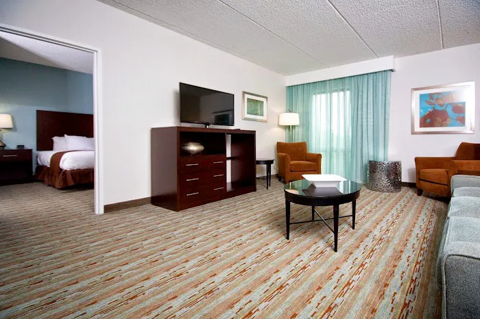 DoubleTree by Hilton Hotel Hartford - Bradley Airport 3
