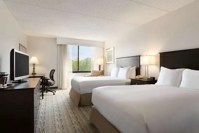 DoubleTree by Hilton Hotel Hartford - Bradley Airport 3