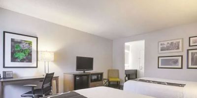La Quinta Inn & Suites by Wyndham Hartford - Bradley Airport