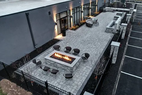 Courtyard Southington 4