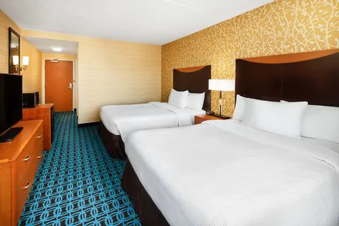 Fairfield Inn & Suites Plainville 4