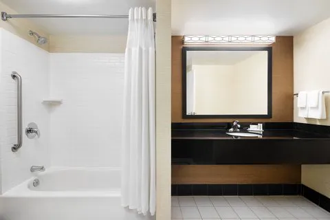 Fairfield Inn & Suites Plainville 4