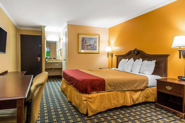 Econo Lodge Milldale - Southington 5