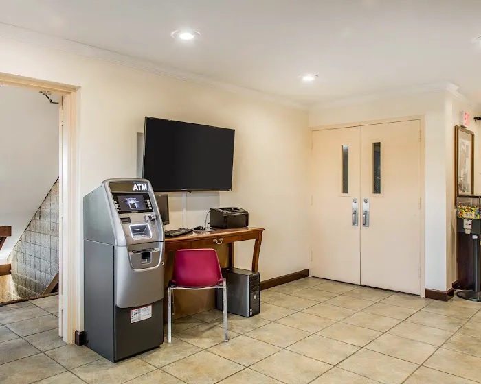 Econo Lodge Milldale - Southington 5