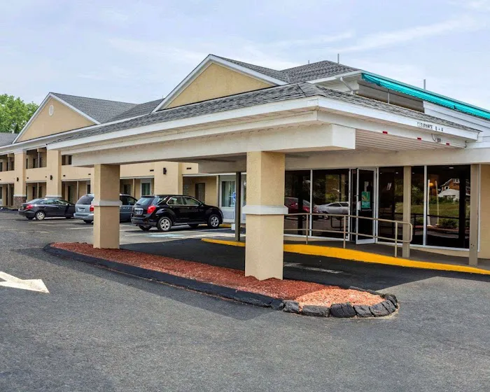 Quality Inn 4