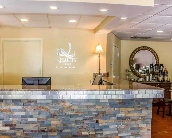 Quality Inn 4