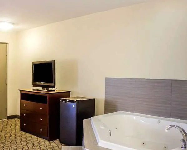 Quality Inn 4