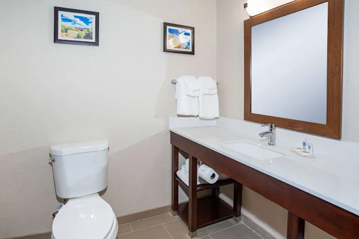 Comfort Inn Naugatuck-Shelton, CT 4