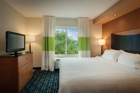 Fairfield Inn & Suites Hartford Airport 4