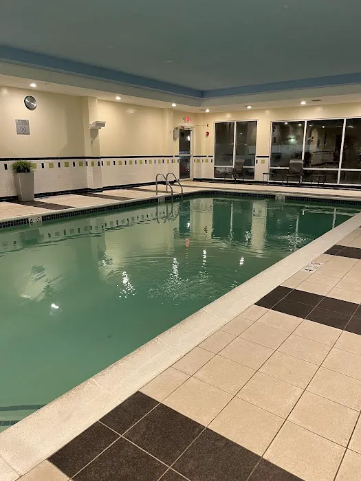 Fairfield Inn & Suites Hartford Airport 4