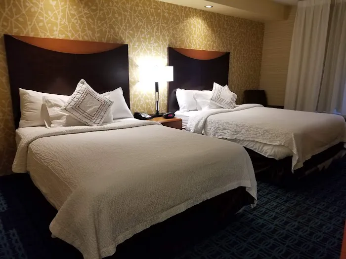 Fairfield Inn & Suites Hartford Airport 4