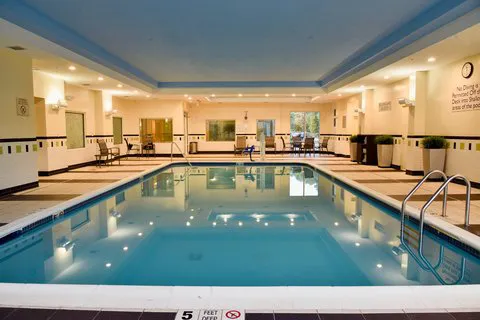 Fairfield Inn & Suites Hartford Airport 4