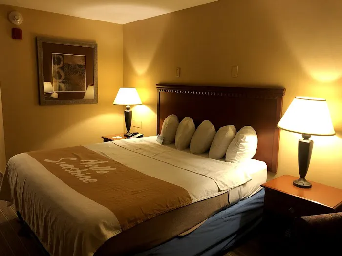 Days Inn by Wyndham Windsor Locks / Bradley Intl Airport 4