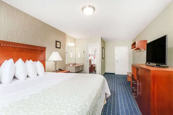 Days Inn by Wyndham Windsor Locks / Bradley Intl Airport 4