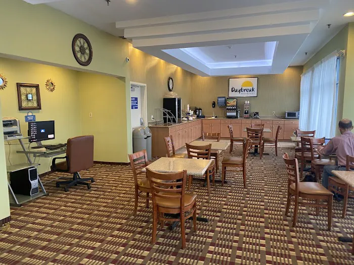 Days Inn by Wyndham Windsor Locks / Bradley Intl Airport 4