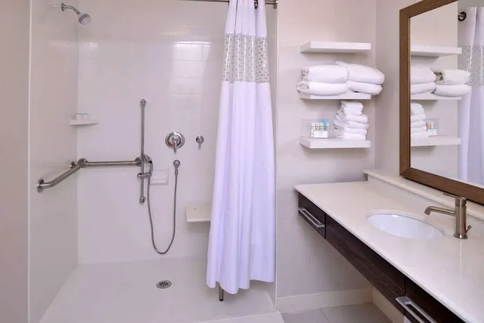 Hampton Inn & Suites Albany-East Greenbush 4