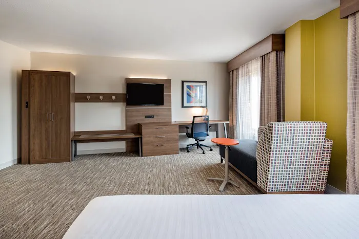 Country Inn & Suites by Radisson, Downtown Albany New York 5