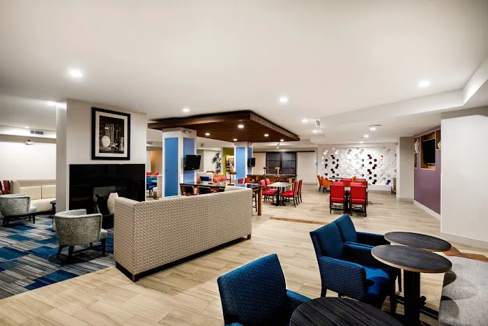 Country Inn & Suites by Radisson, Downtown Albany New York 5