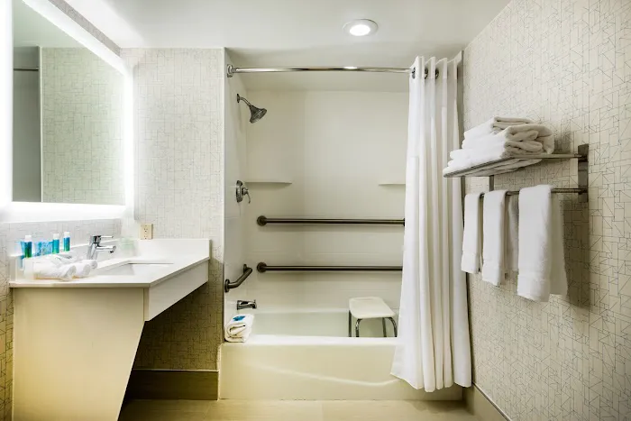 Country Inn & Suites by Radisson, Downtown Albany New York 5