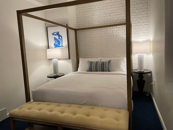 The Argus Hotel & Cocktail Lounge 5