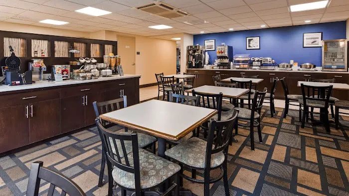Best Western Plus Berkshire Hills Inn & Suites 4