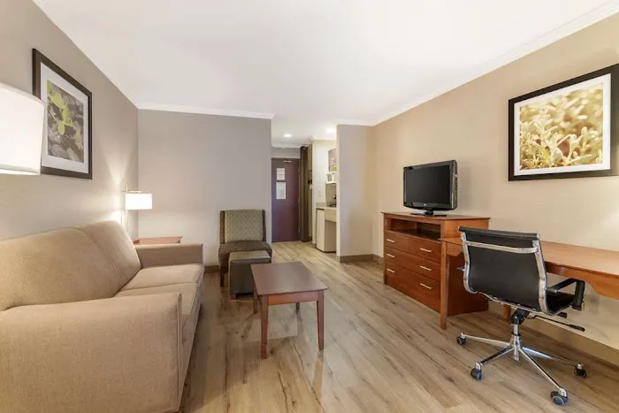 Best Western Liverpool-Syracuse Inn & Suites 4