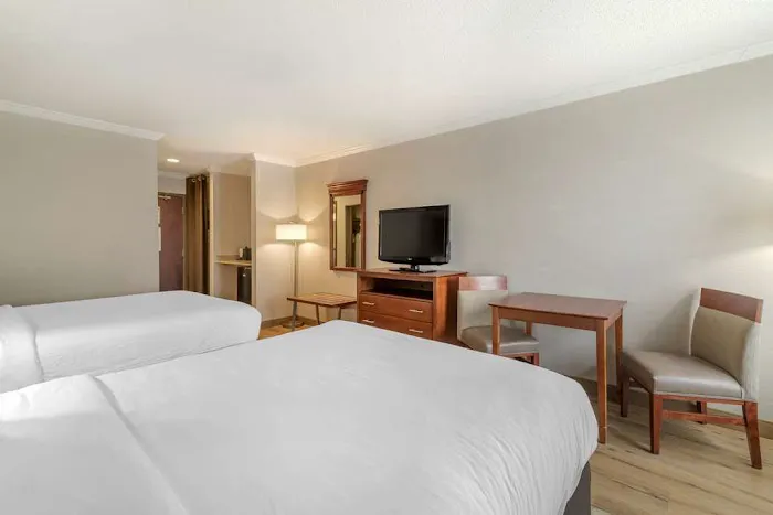 Best Western Liverpool-Syracuse Inn & Suites 4