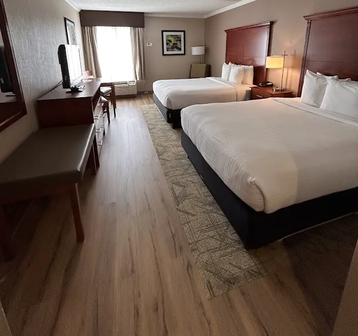Best Western Liverpool-Syracuse Inn & Suites 4