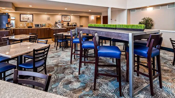 Best Western Liverpool-Syracuse Inn & Suites 4