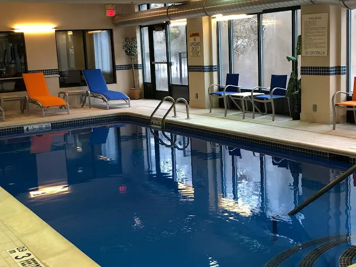 Holiday Inn Express Syracuse Airport by IHG 4