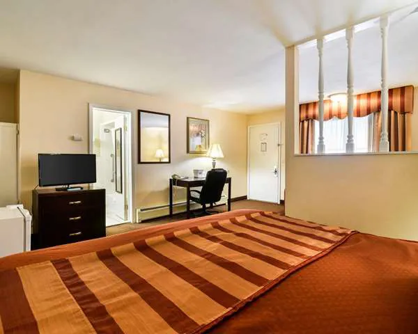 Rodeway Inn 4